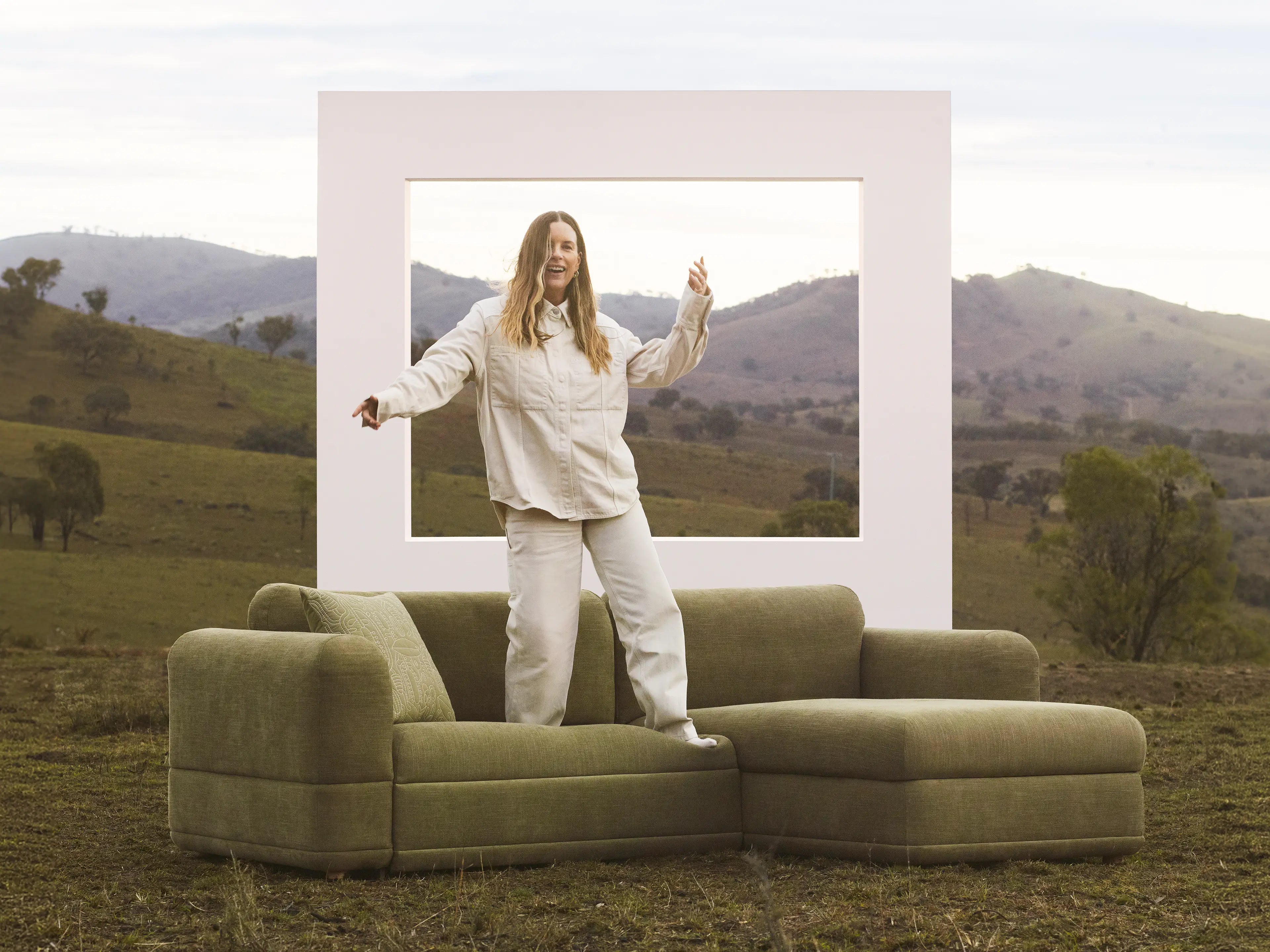 Wanda Sofa Bed [2nd Gen] - Australia 01 (Pantone) / 3.5-Seater (Queen)